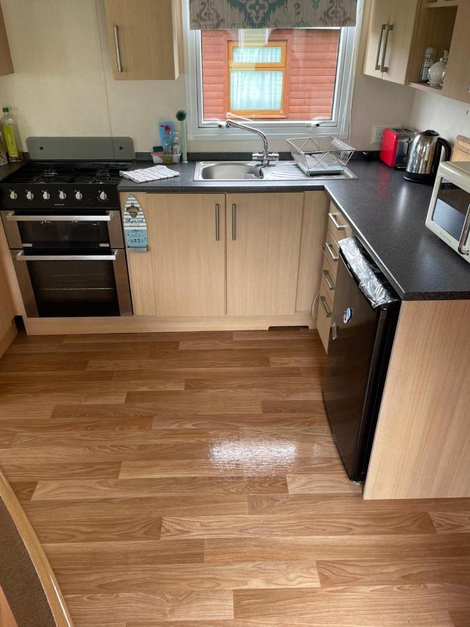 Van Number 123 Beautiful Caravan Sleeps 4 Абъристуит Екстериор снимка