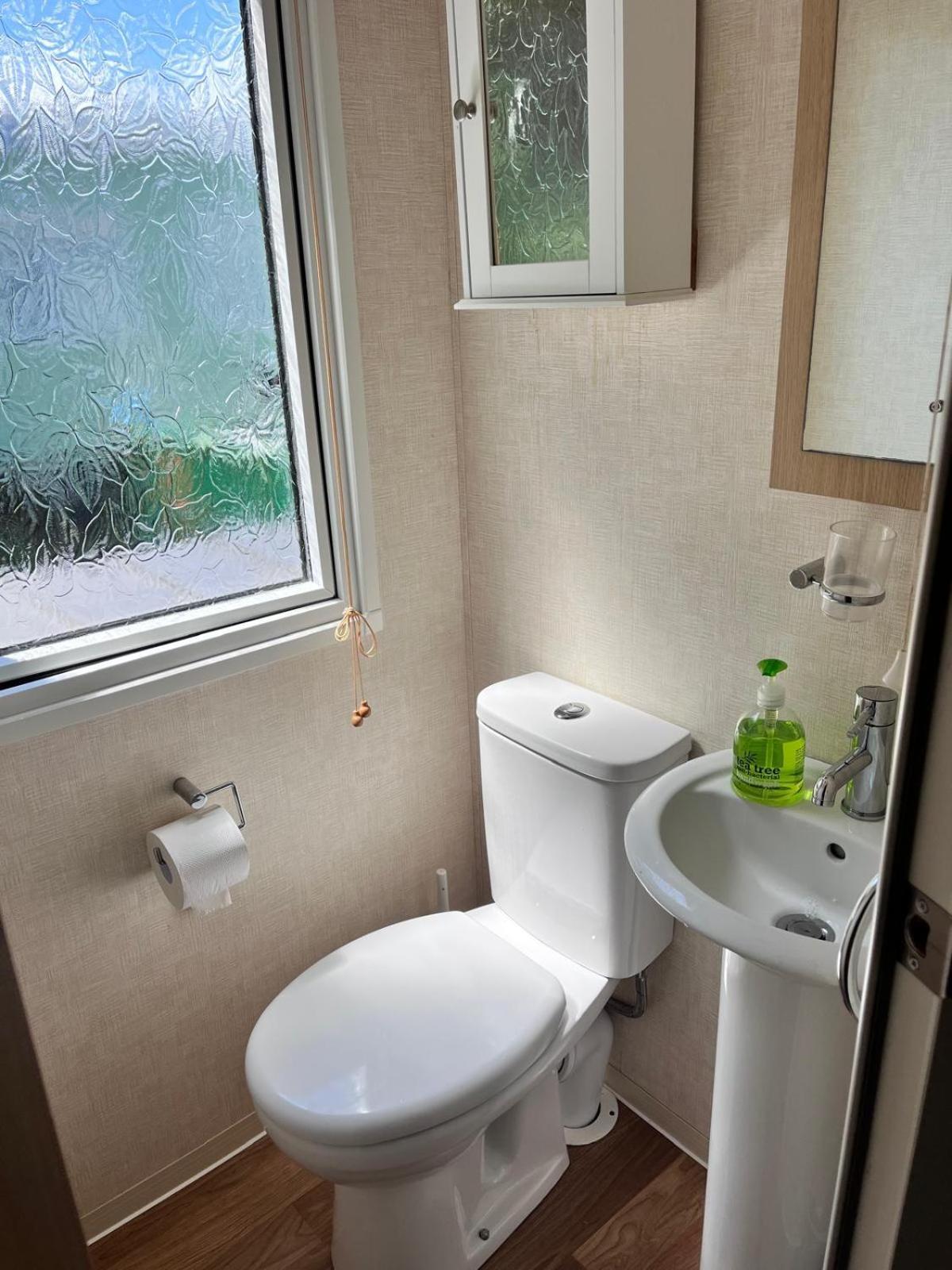 Van Number 123 Beautiful Caravan Sleeps 4 Абъристуит Екстериор снимка
