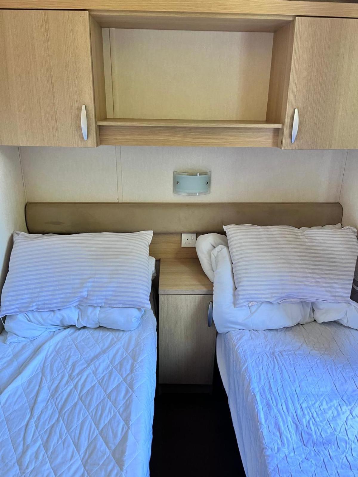 Van Number 123 Beautiful Caravan Sleeps 4 Абъристуит Екстериор снимка