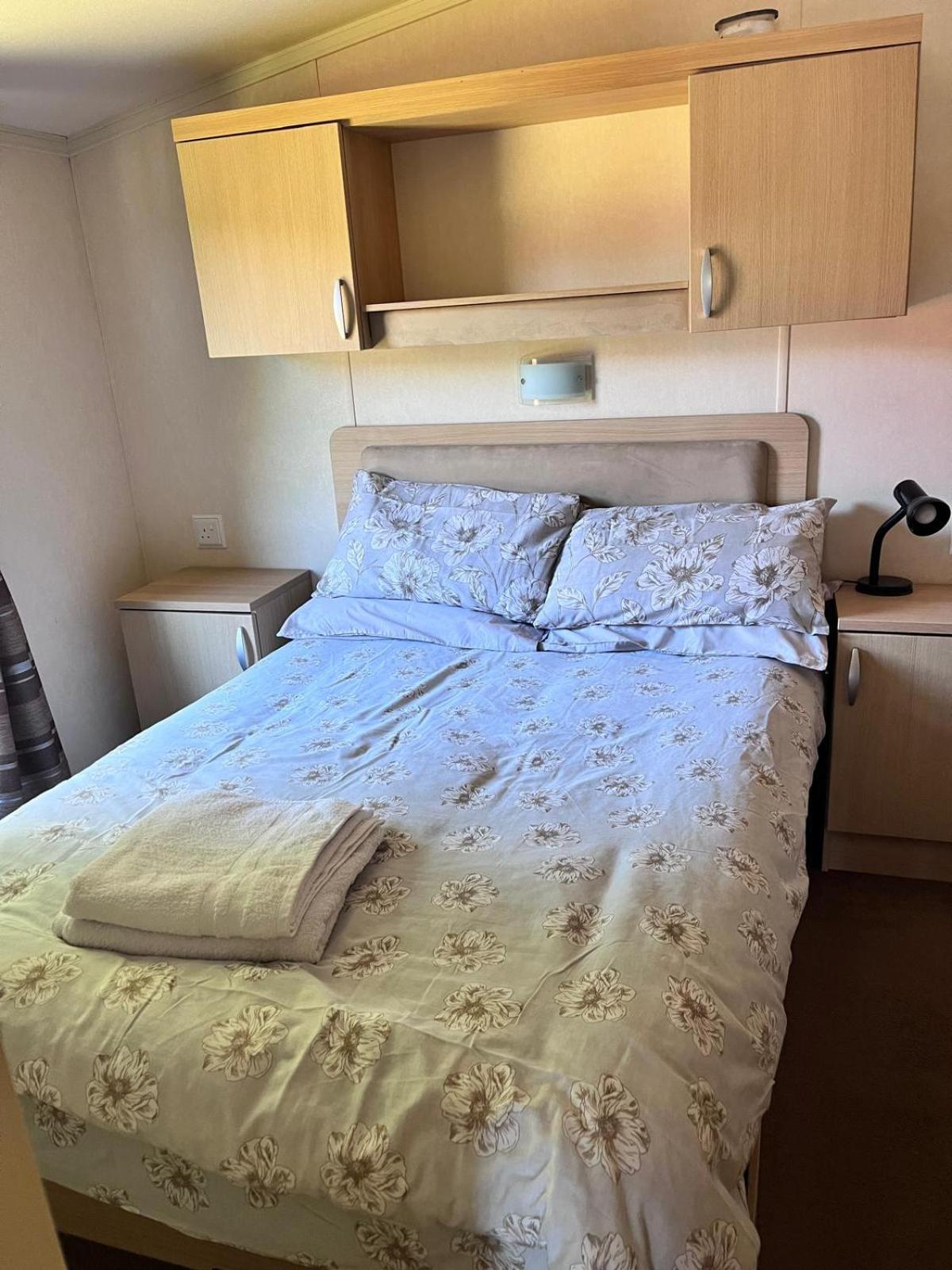 Van Number 123 Beautiful Caravan Sleeps 4 Абъристуит Екстериор снимка