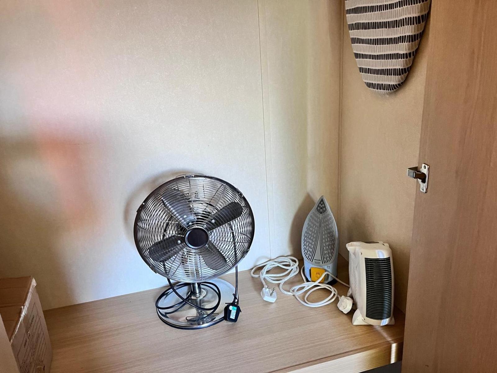 Van Number 123 Beautiful Caravan Sleeps 4 Абъристуит Екстериор снимка